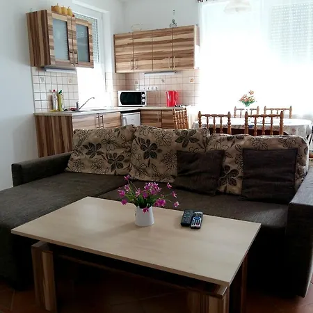 B.e.zs. Apartman * Sárvár